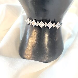 Adjustable silver tone bracelet